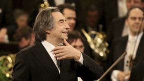 In this Jan. 1, 2018 file photo, Italian Maestro Riccardo Muti conducts the Vienna Philharmonic Orchestra during the traditional New Year’s concert at the golden hall of Vienna’s Musikverein, Austria. (AP Photo / Ronald Zak, File) In this Jan. 1, 2018 file photo, Italian Maestro Riccardo Muti conducts the Vienna Philharmonic Orchestra during the traditional New Year’s concert at the golden hall of Vienna’s Musikverein, Austria. (AP Photo / Ronald Zak, File)