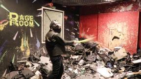 Visitors to the rage room on Chicago’s Near North Side pay to smash things up. (Evan Garcia / WTTW News) Visitors to the rage room on Chicago’s Near North Side pay to smash things up. (Evan Garcia / WTTW News)