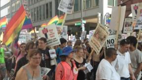 Protesters chant "stop the war" on May 20/Michell Eloy
