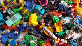 Toys don't belong in Chicago blue recycling carts. That doesn't mean landfill is the only option. (Zoltan Matuska / Pixabay) Toys don't belong in Chicago blue recycling carts. That doesn't mean landfill is the only option. (Zoltan Matuska / Pixabay)